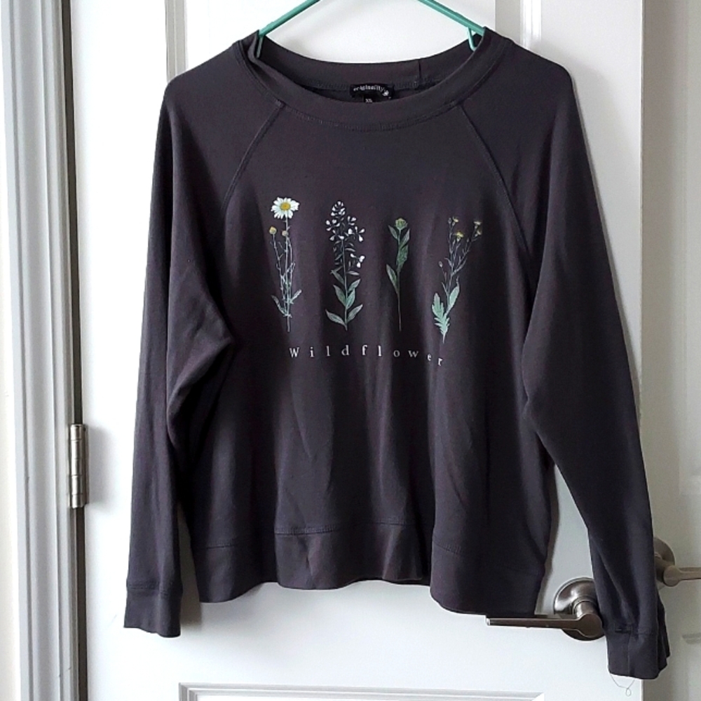 Originality long sleeve top with flowers on front xs brown